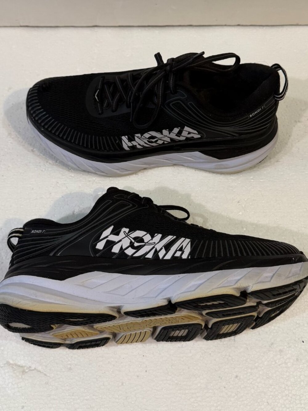 Hoka One One HOKA Bondi 7 Womens Size 9 Black White